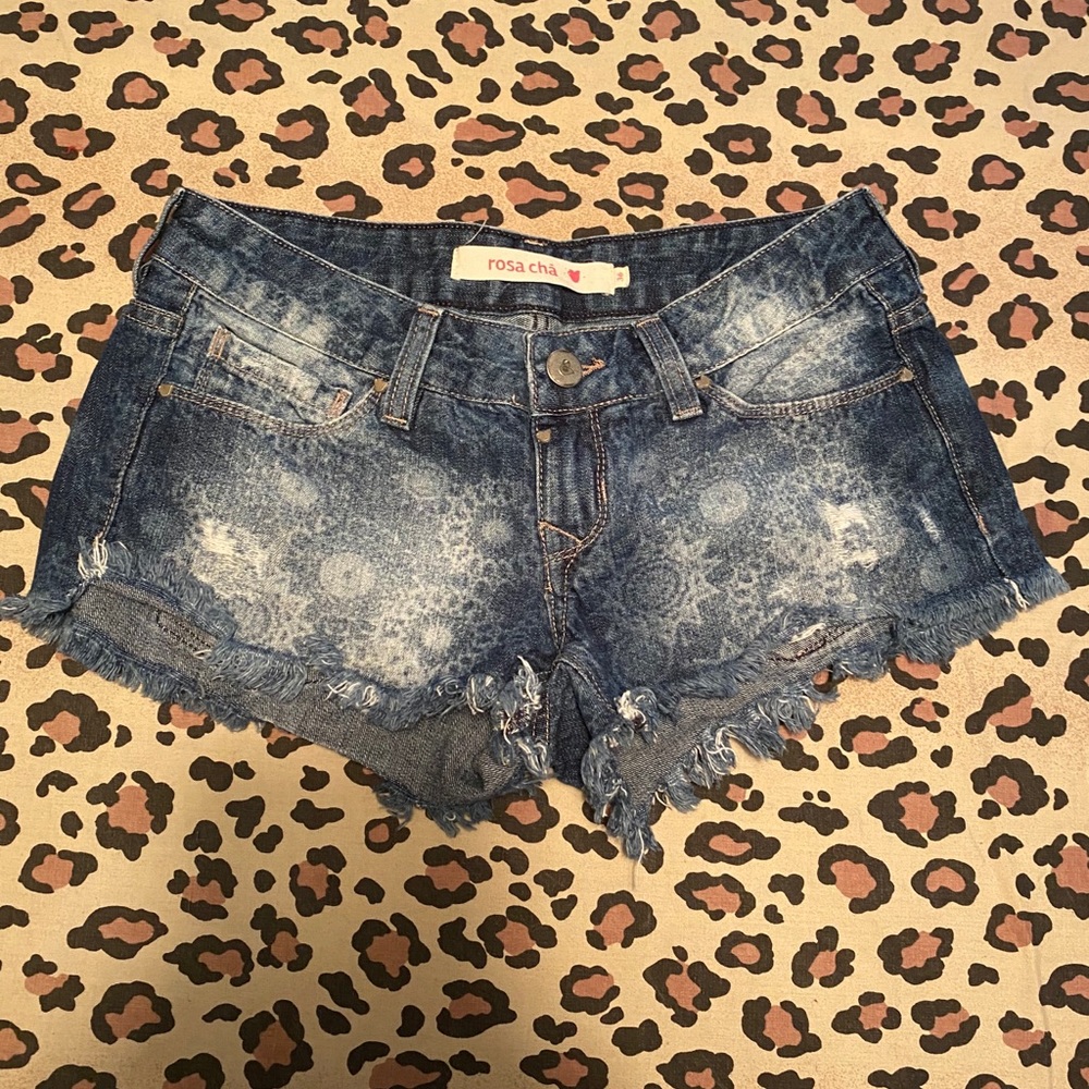 Rosa cha shorts